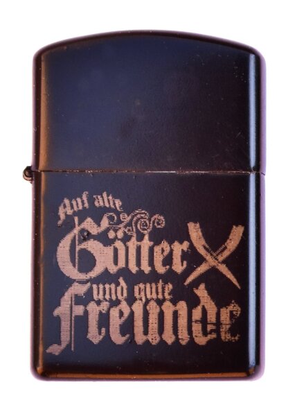 Sturmfeuerzeug Auf alte G&ouml;tter und gute Freunde schwarz